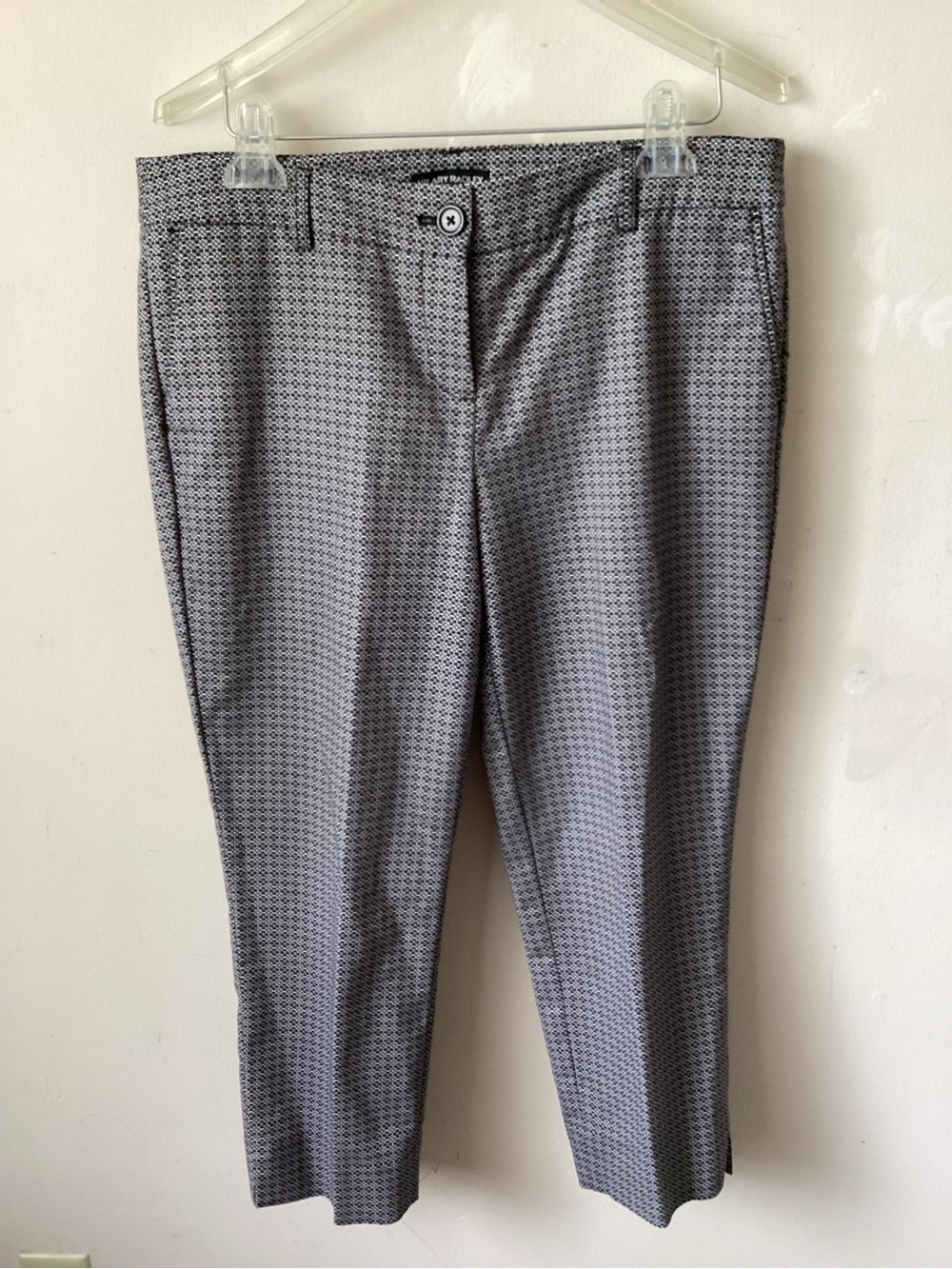 Hilary Radley Straight Leg ankle Pants in Gray houndstooth Pattern